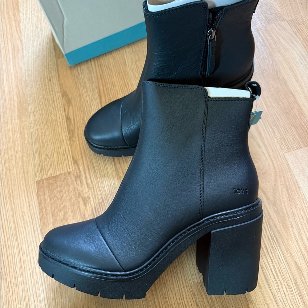 TOMS Women's Rya Round Toe Zippered Booties, Black - Size 10 - Picture 2 of 4
